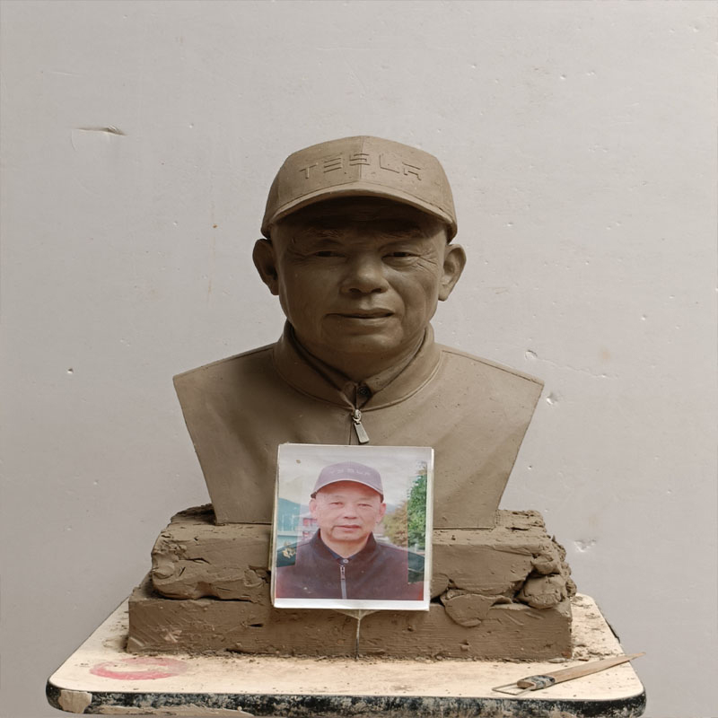 Vlastní bronzová portrétní socha