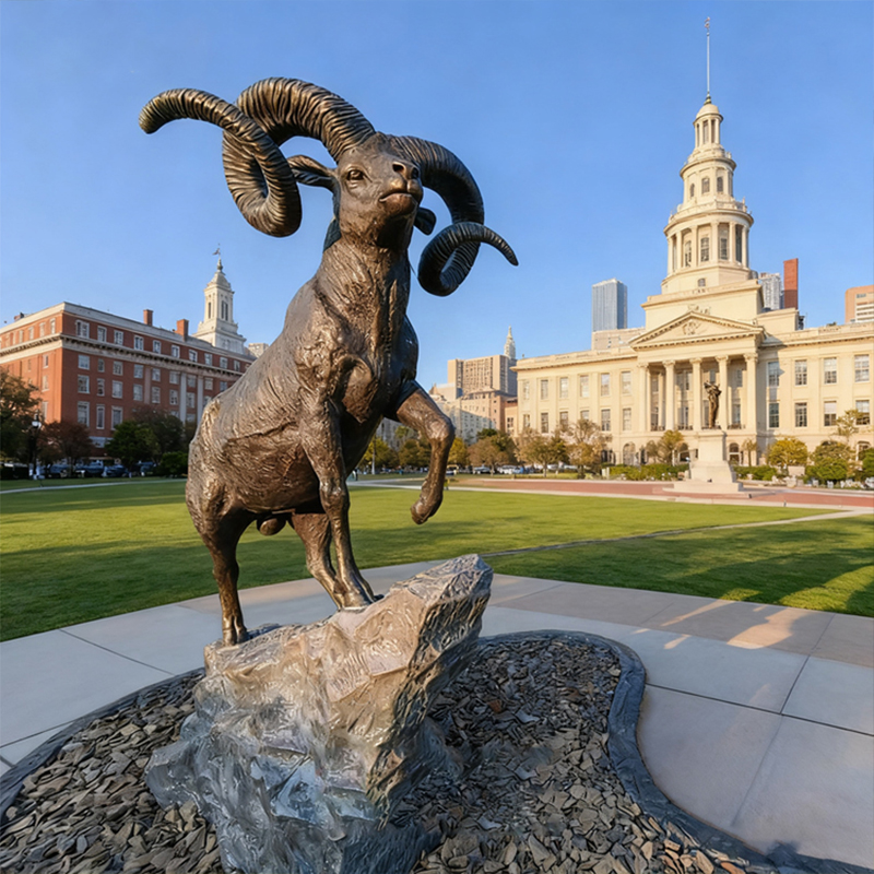 Bronzová plastika berana velkého rohu – venkovní zahradní dekorace