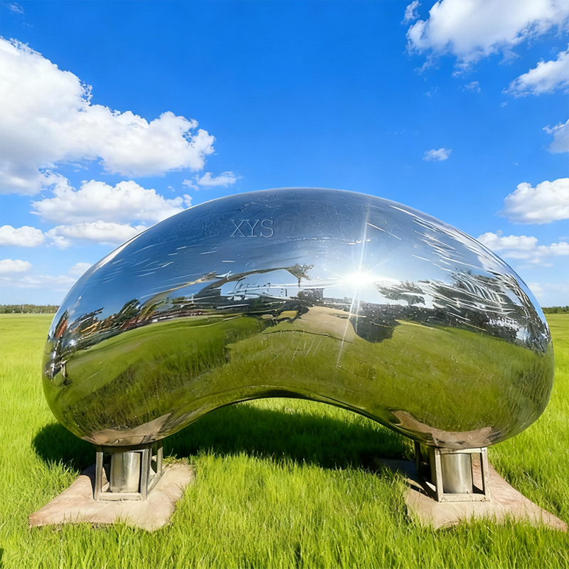 Cloud Pod zrcadlo abstraktní socha